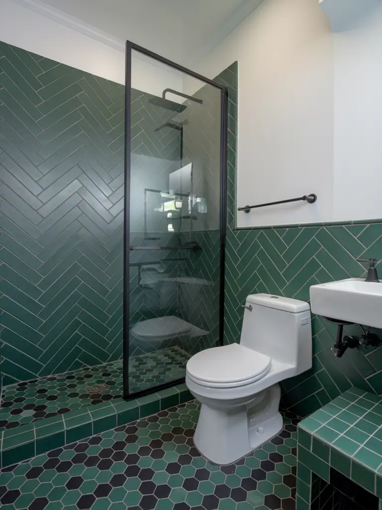 Green and Black bathroom ideas